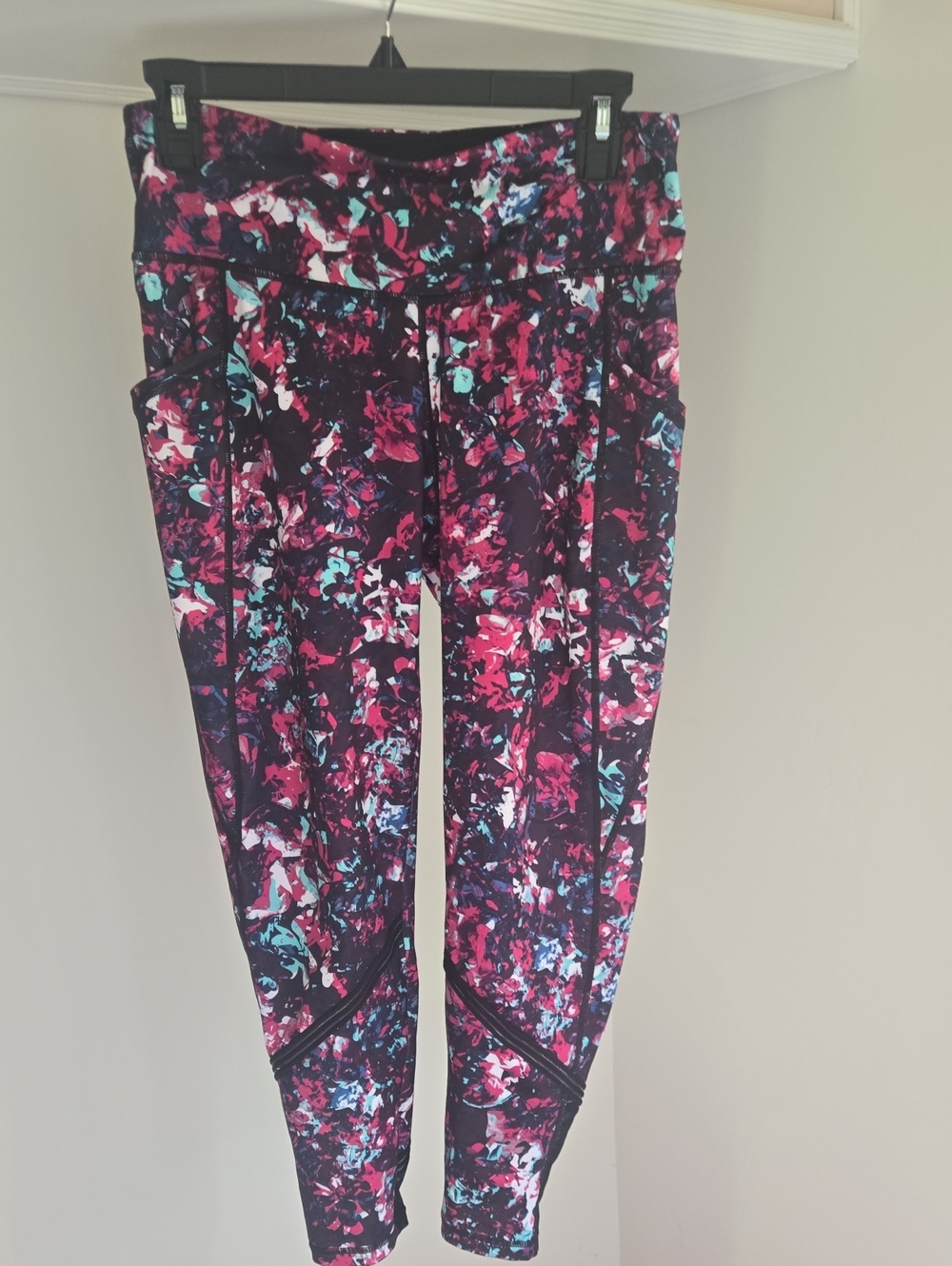 Women's Multicolor Floral Print Active Leggings - Pink & Teal With Side Pockets